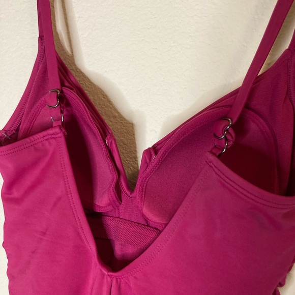 Time and Tru Women’s V- wire One Piece Swimsuit - Picture 6 of 9